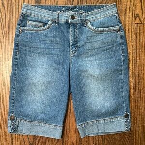 NWOT Gloria Vanderbilt denim shorts